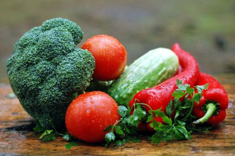 brócoli y tomates