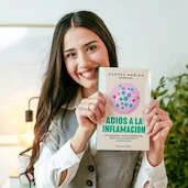sandra moñino con su libro